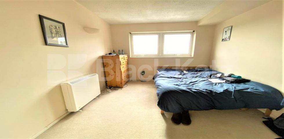 			VIRTUAL TOUR AVAILABLE!, 2 Bedroom, 1 bath, 1 reception Flat			 Seven Sisters Road, Park House, FINSBURY PARK